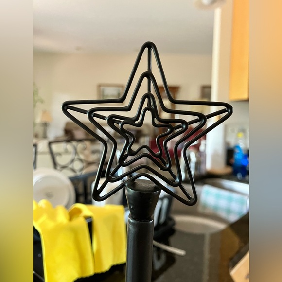 “Final Offer” UGC Metal Star Paper Towel Holder - Picture 2 of 5